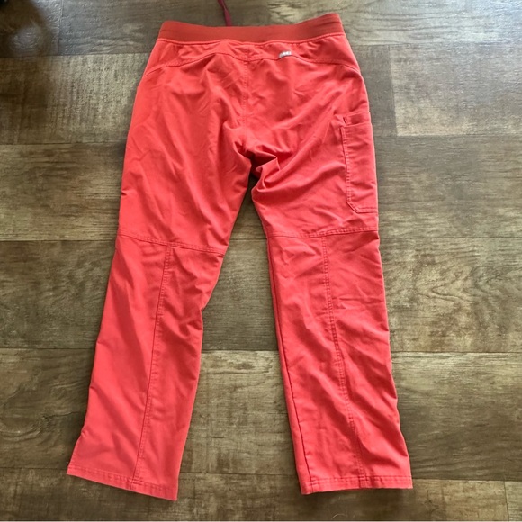 FIGS limited edition clay Large scrub set Kade pants and Kasma top like new - Picture 7 of 16